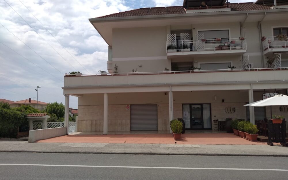 LOCALE COMMERCIALE – VIA P. MASCAGNI (SAVUTANO)