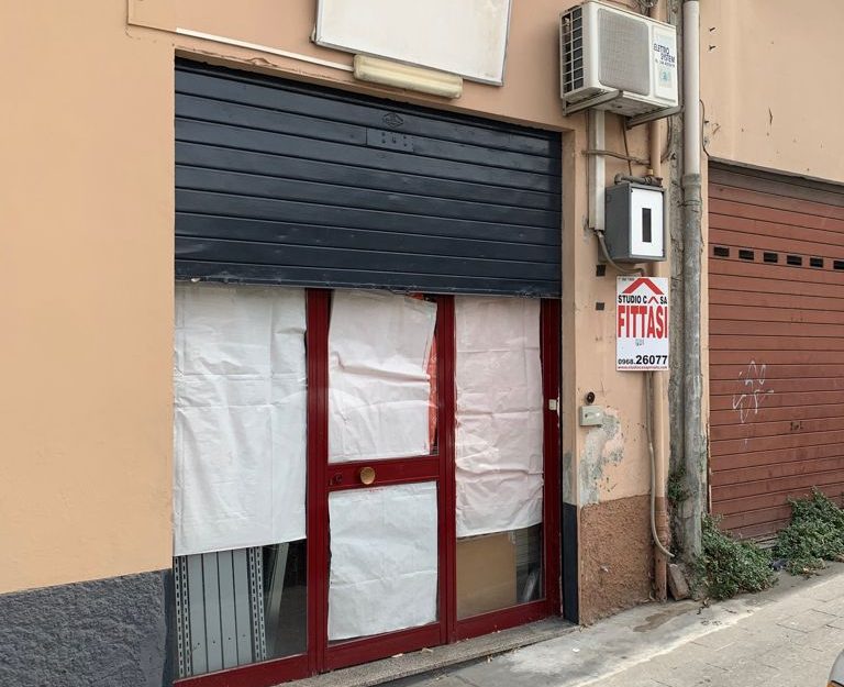 LOCALE COMMERCIALE – VIA TICINO – NICASTRO