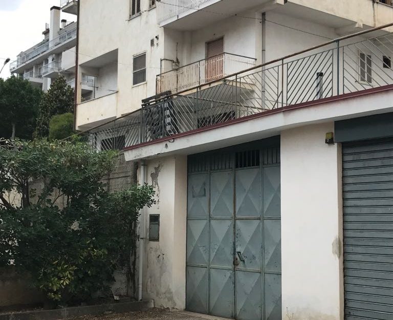 GARAGE- VIA DEI MILLE-NICASTRO