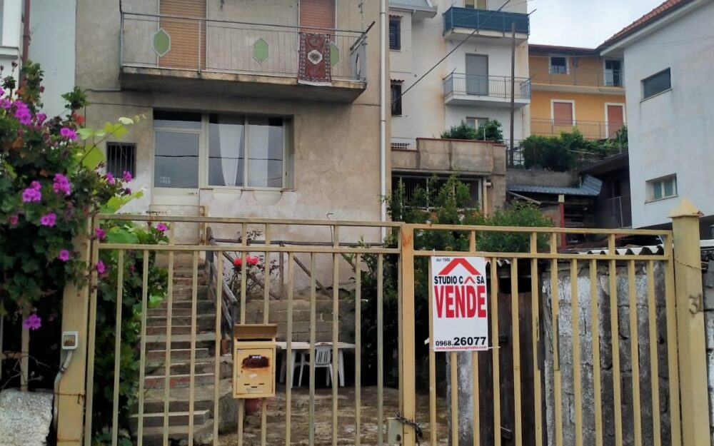 CASA AUTONOMA – VIA MONSIGNOR LUISI