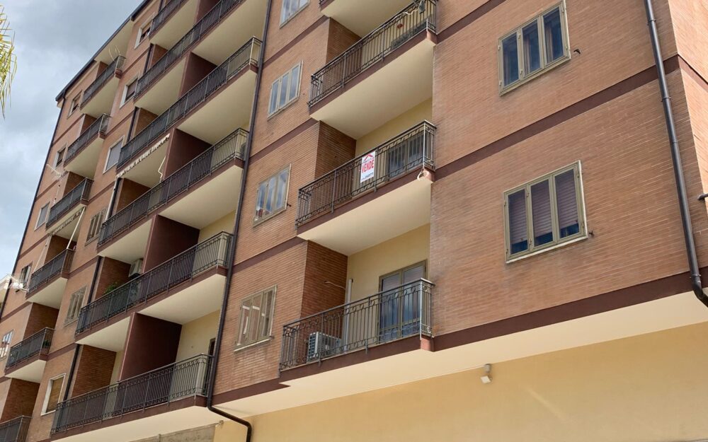 APPARTAMENTO – VIA FEDERICO NICOTERA-LAMEZIA TERME APPARTAMENTO – VIA FEDERICO NICOTERA-LAMEZIA TERME